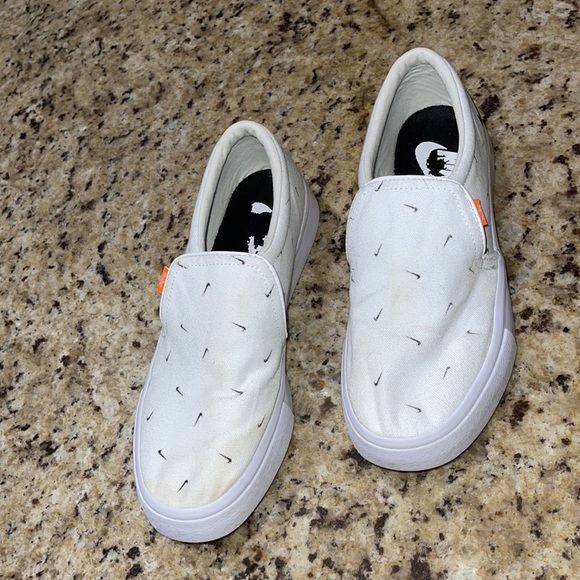 Nike Slip On - Picture 8 of 9